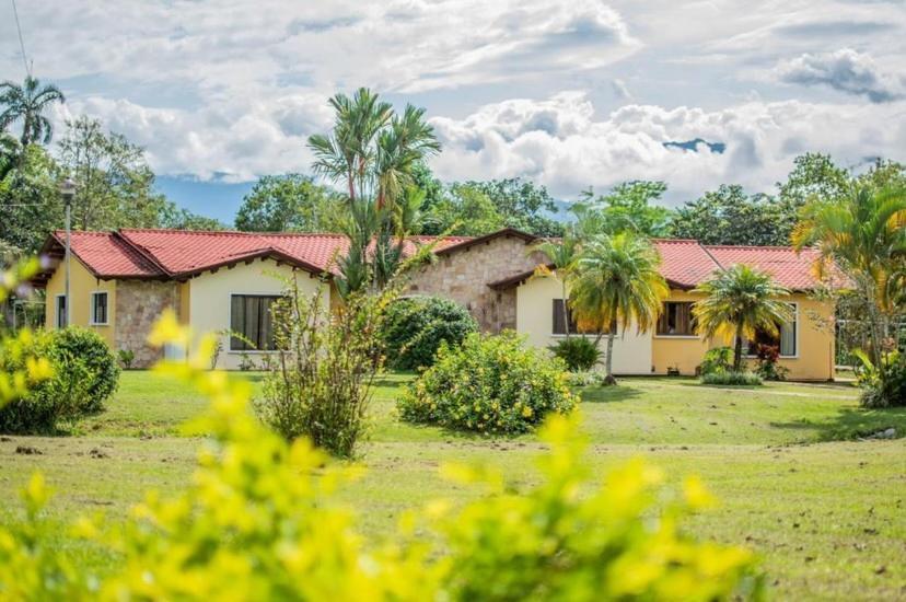 Linda Casa De Verano Con Amplias Zonas Verdes San Isidro De El General Luaran gambar